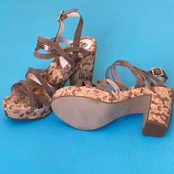 MRKT - Picture 2 of 4